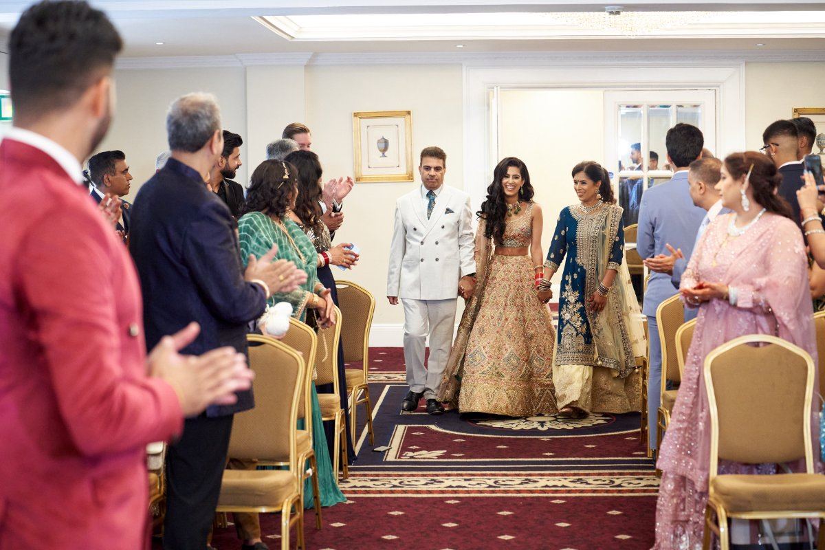 Karishma & Asheesh wedding at Oshwal Centre — Asian wedding photography by Heston Photo