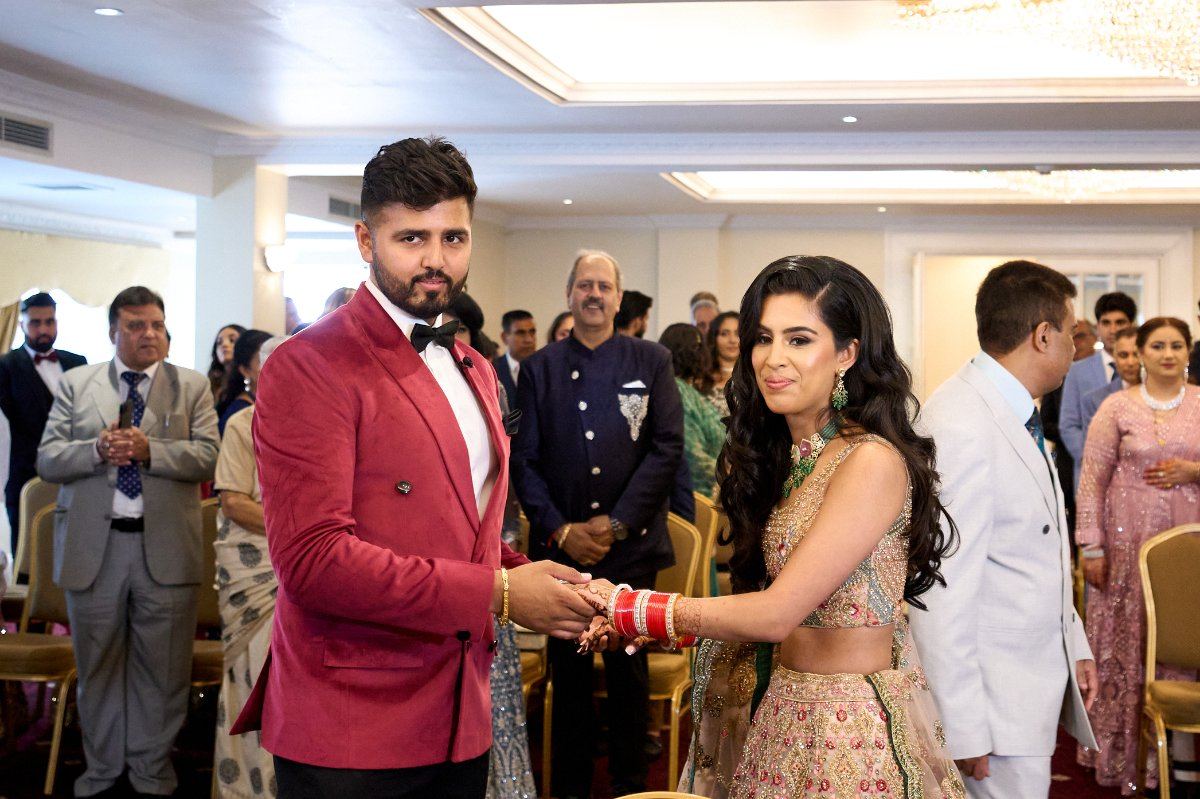Karishma & Asheesh wedding at Oshwal Centre — Asian wedding photography by Heston Photo