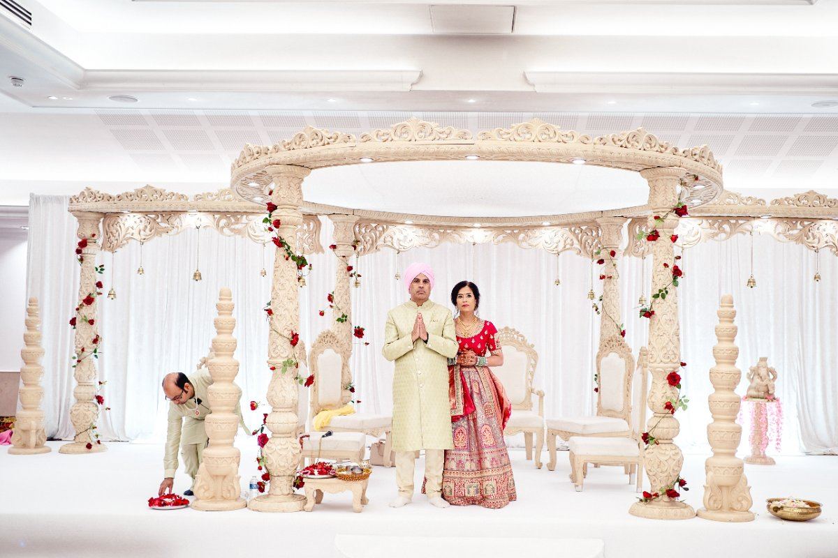 Karishma & Asheesh wedding at Oshwal Centre — Asian wedding photography by Heston Photo