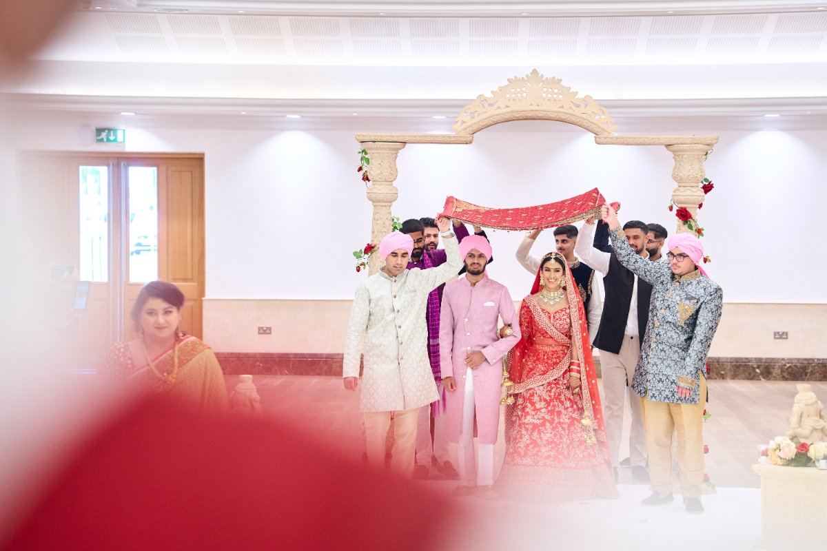 Karishma & Asheesh wedding at Oshwal Centre — Asian wedding photography by Heston Photo