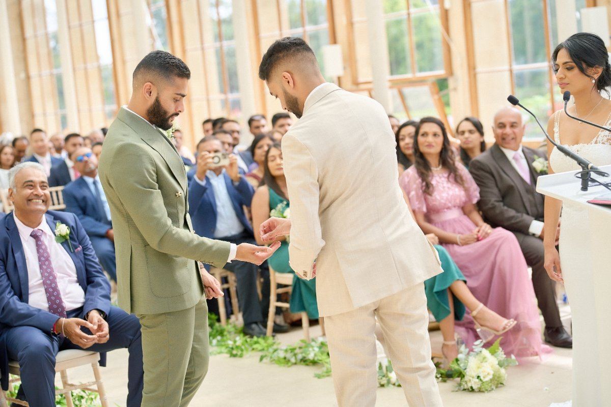 Krishna & Rishi wedding at Kew Gardens — Asian wedding photography by Heston Photo