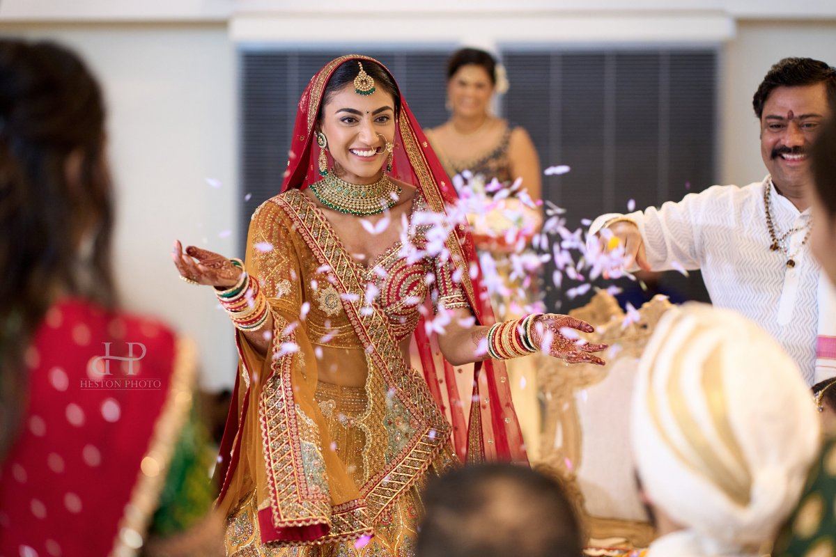 Roshni & Arjun wedding at Sattavis pattidar Centre — Asian wedding photography by Heston Photo