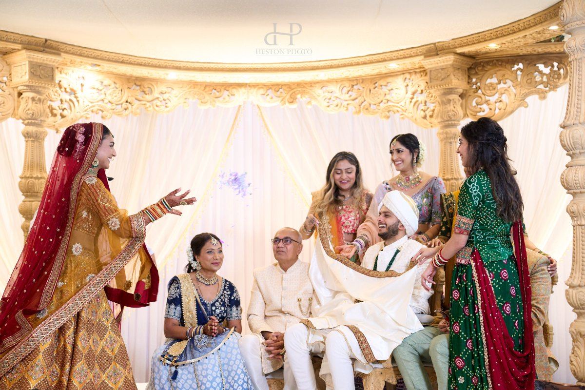 Roshni & Arjun wedding at Sattavis pattidar Centre — Asian wedding photography by Heston Photo