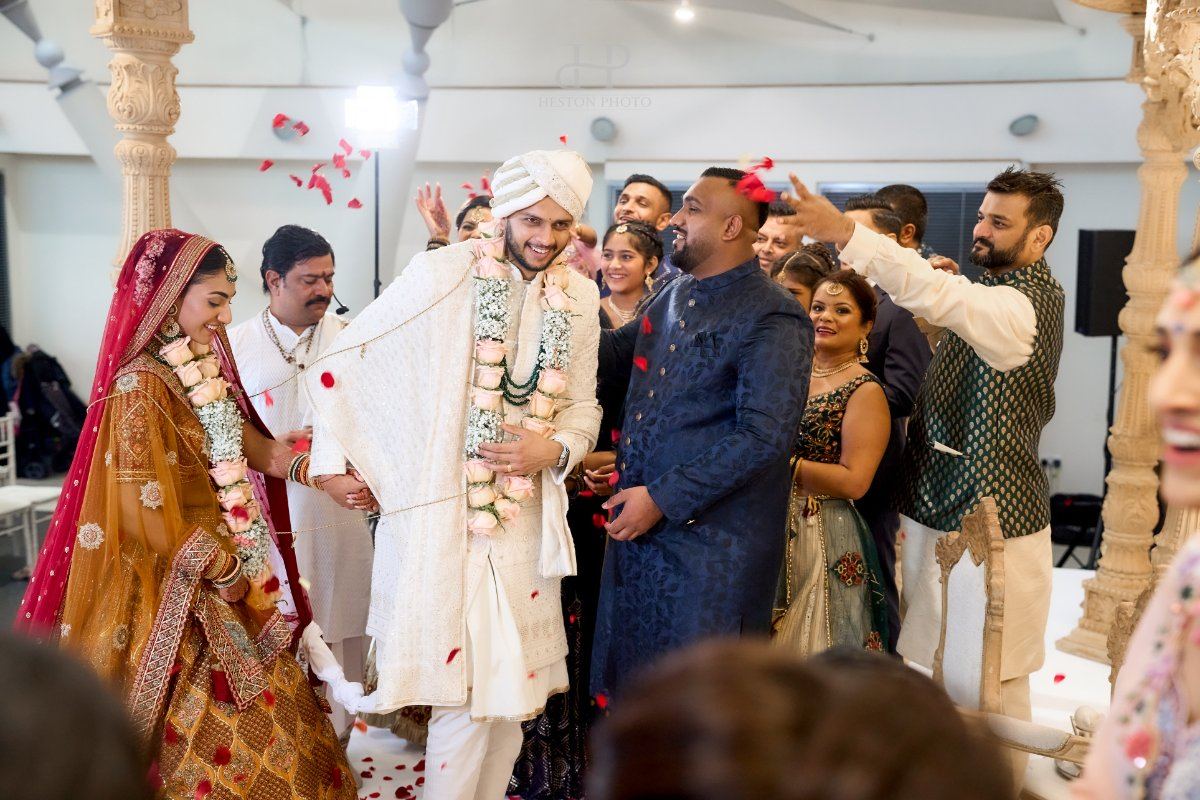 Roshni & Arjun wedding at Sattavis pattidar Centre — Asian wedding photography by Heston Photo