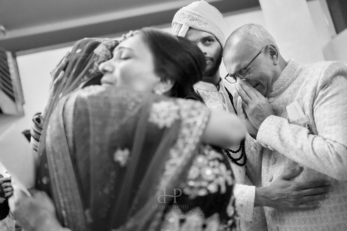 Roshni & Arjun wedding at Sattavis pattidar Centre — Asian wedding photography by Heston Photo