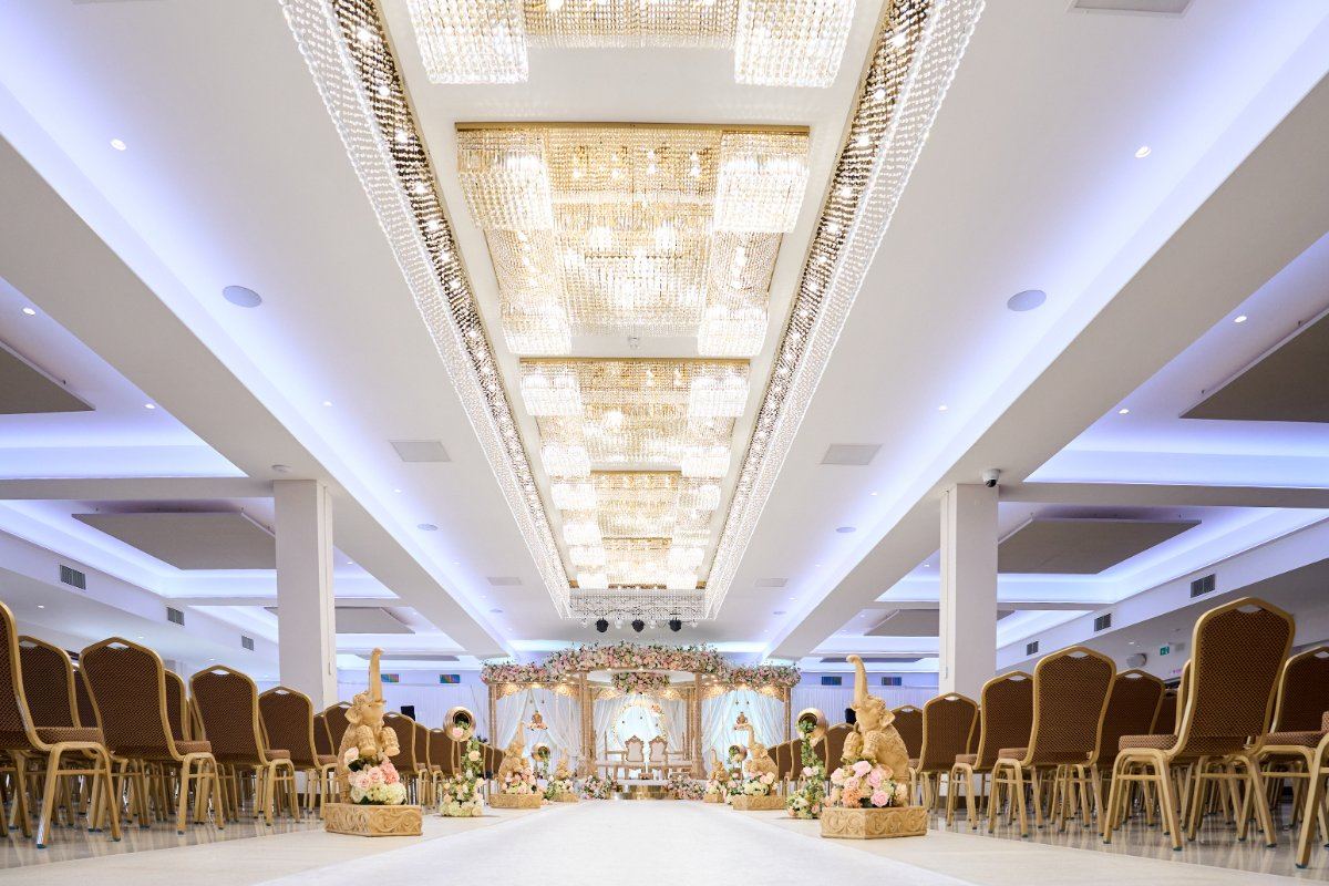 Vandna & Kiran wedding at Willesden temple — Asian wedding photography by Heston Photo