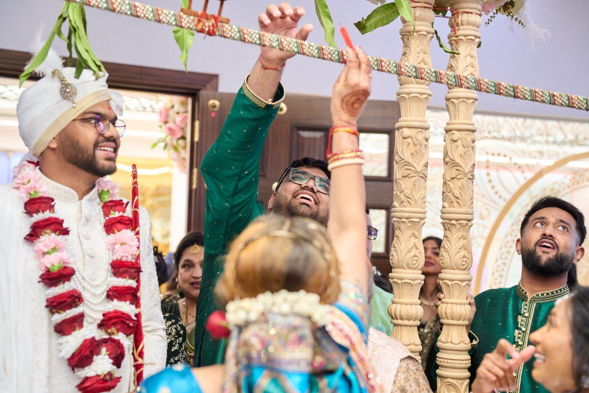 Vandna & Kiran wedding at Willesden temple — Asian wedding photography by Heston Photo