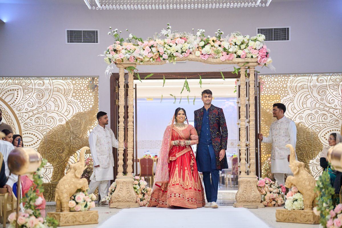Vandna & Kiran wedding at Willesden temple — Asian wedding photography by Heston Photo