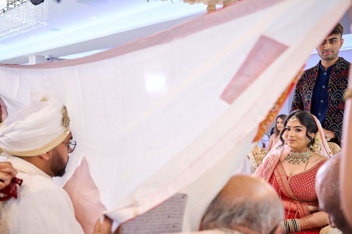 Vandna & Kiran wedding at Willesden temple — Asian wedding photography by Heston Photo