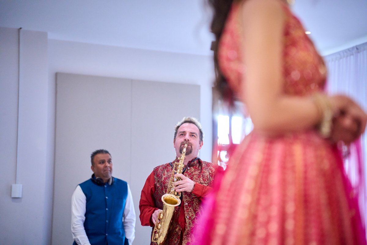 Vandna & Kiran wedding at Willesden temple — Asian wedding photography by Heston Photo