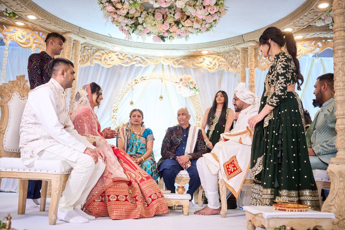 Vandna & Kiran wedding at Willesden temple — Asian wedding photography by Heston Photo