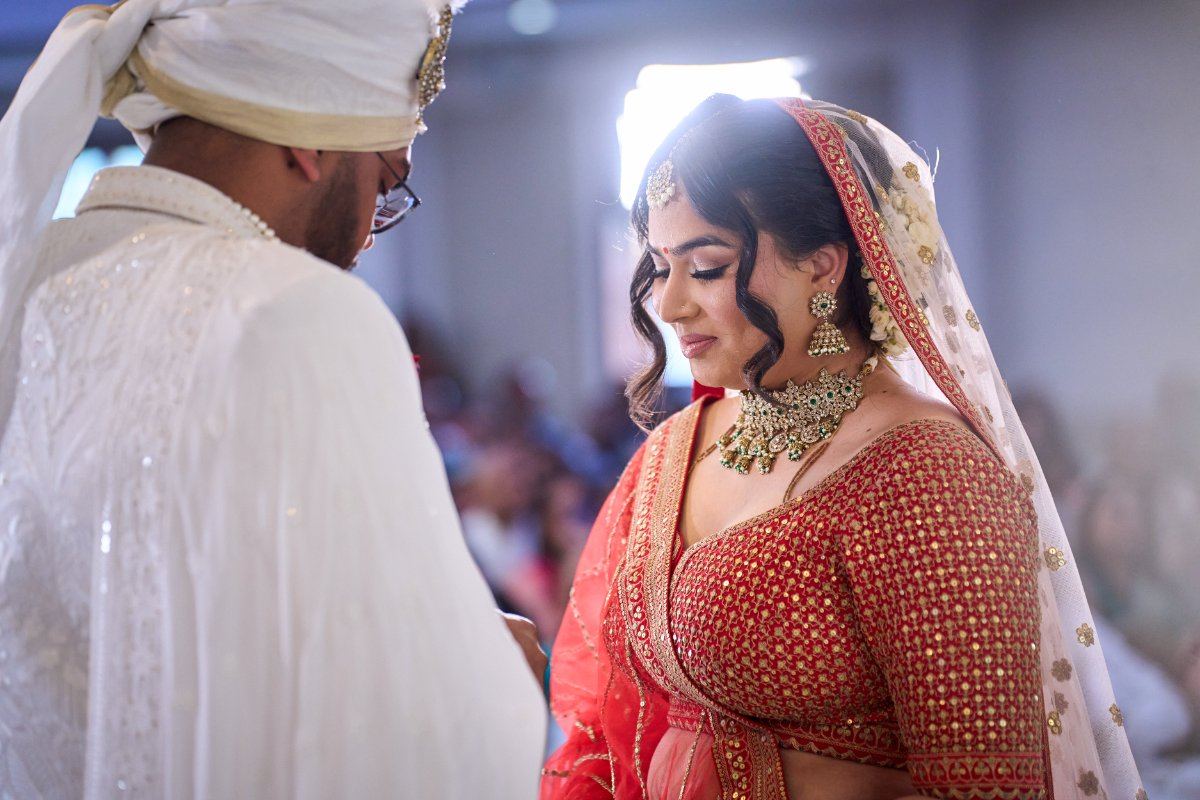 Vandna & Kiran wedding at Willesden temple — Asian wedding photography by Heston Photo