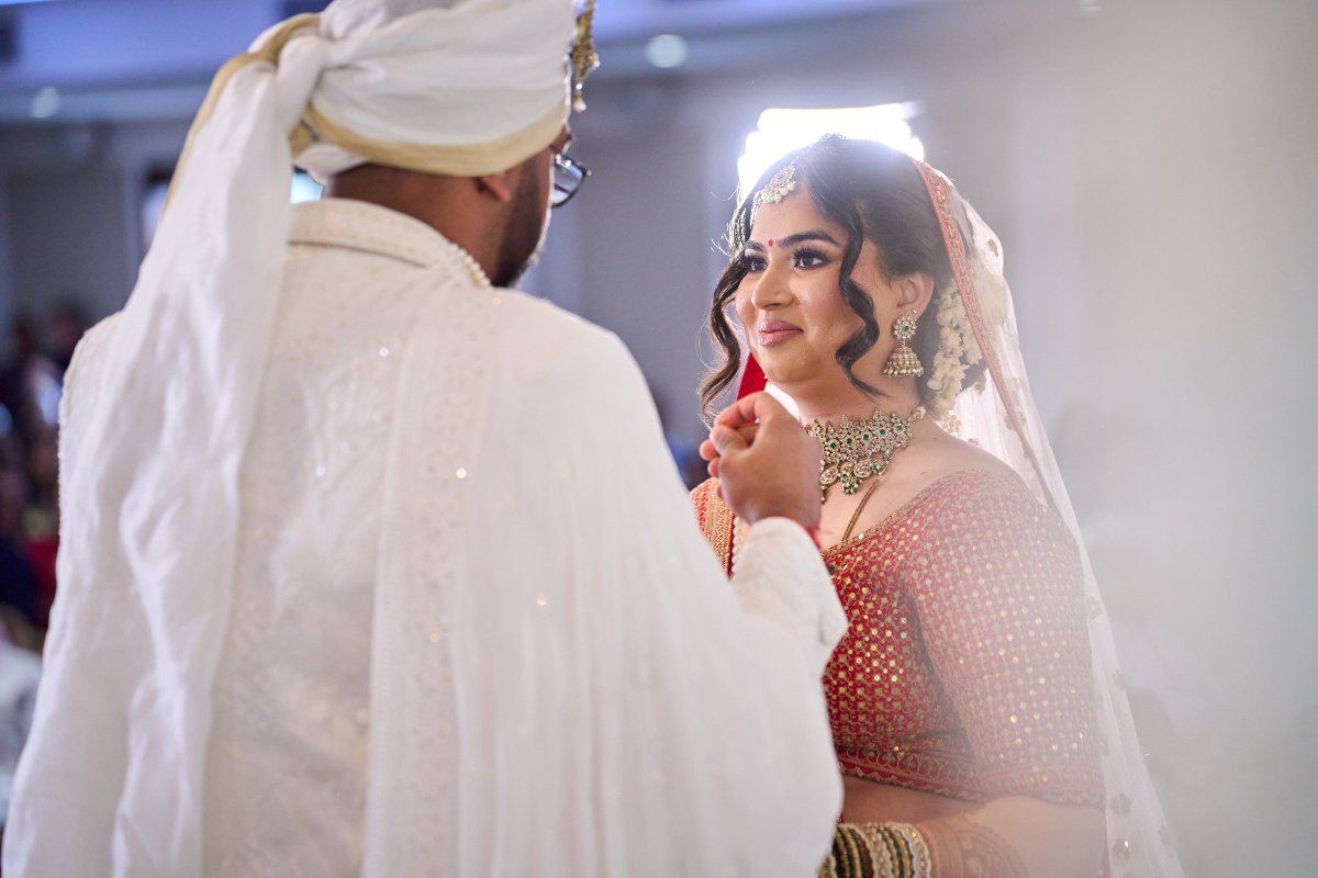 Vandna & Kiran wedding at Willesden temple — Asian wedding photography by Heston Photo