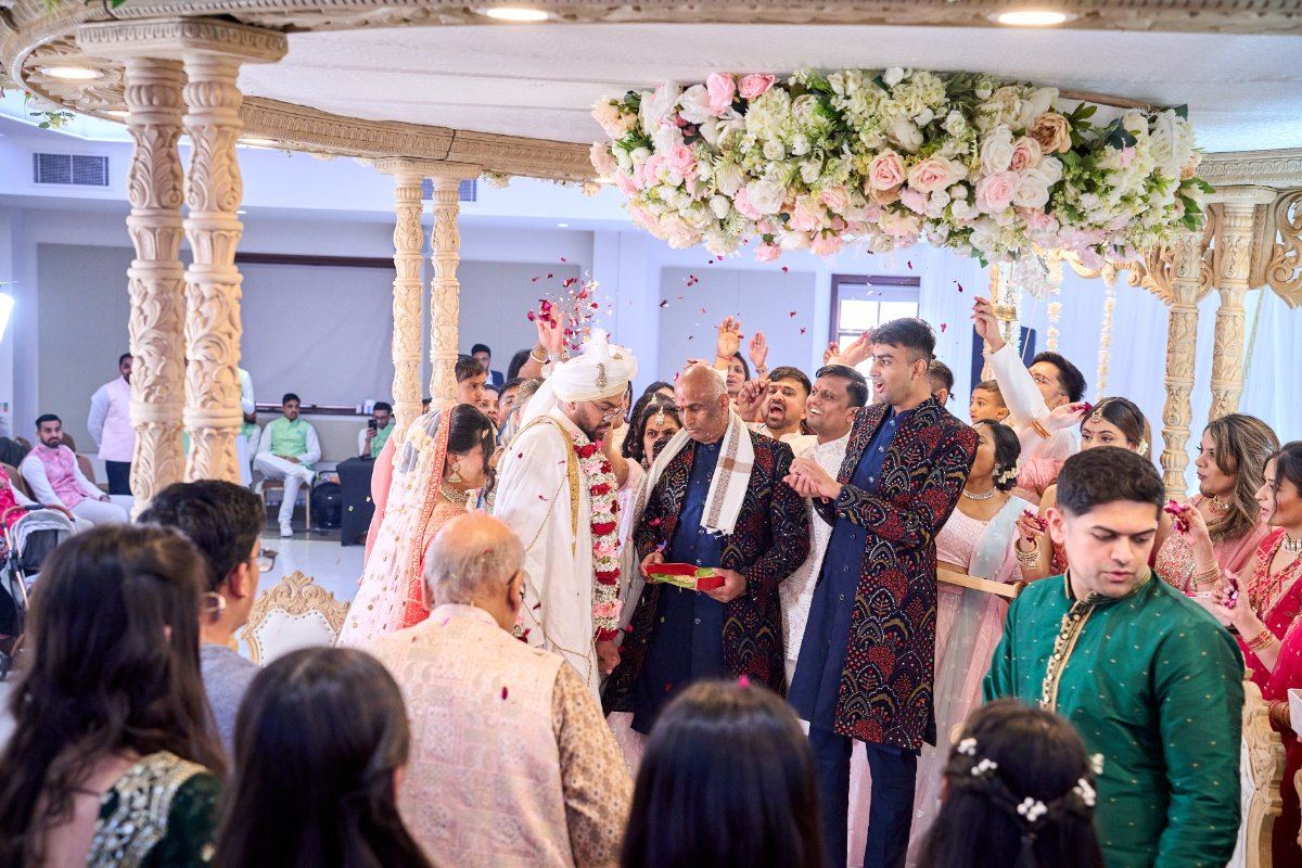 Vandna & Kiran wedding at Willesden temple — Asian wedding photography by Heston Photo