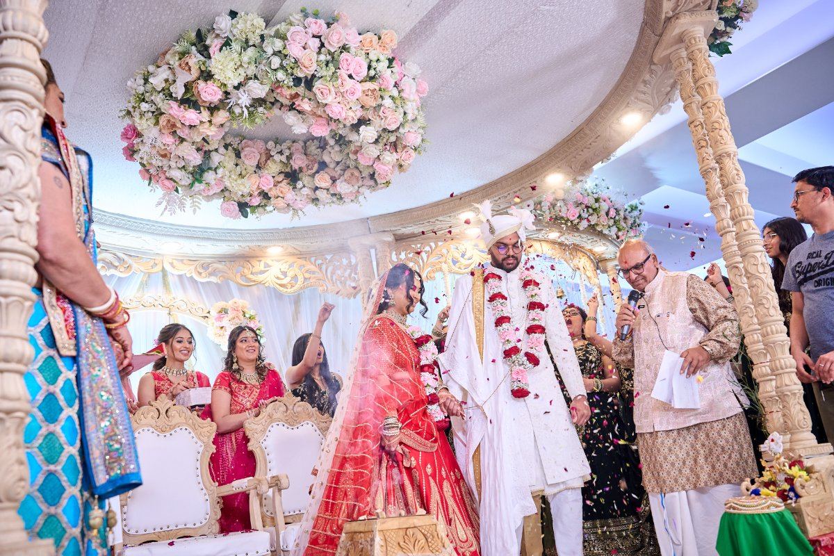 Vandna & Kiran wedding at Willesden temple — Asian wedding photography by Heston Photo
