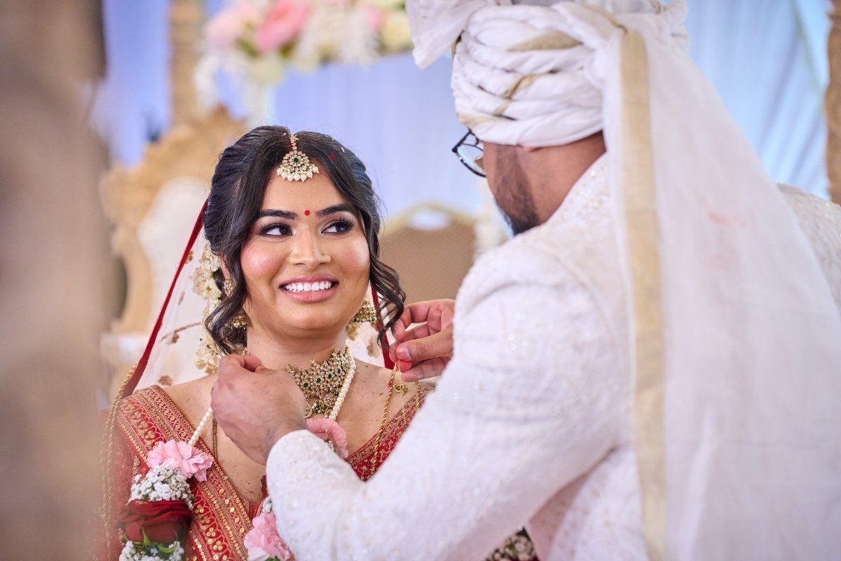 Vandna & Kiran wedding at Willesden temple — Asian wedding photography by Heston Photo