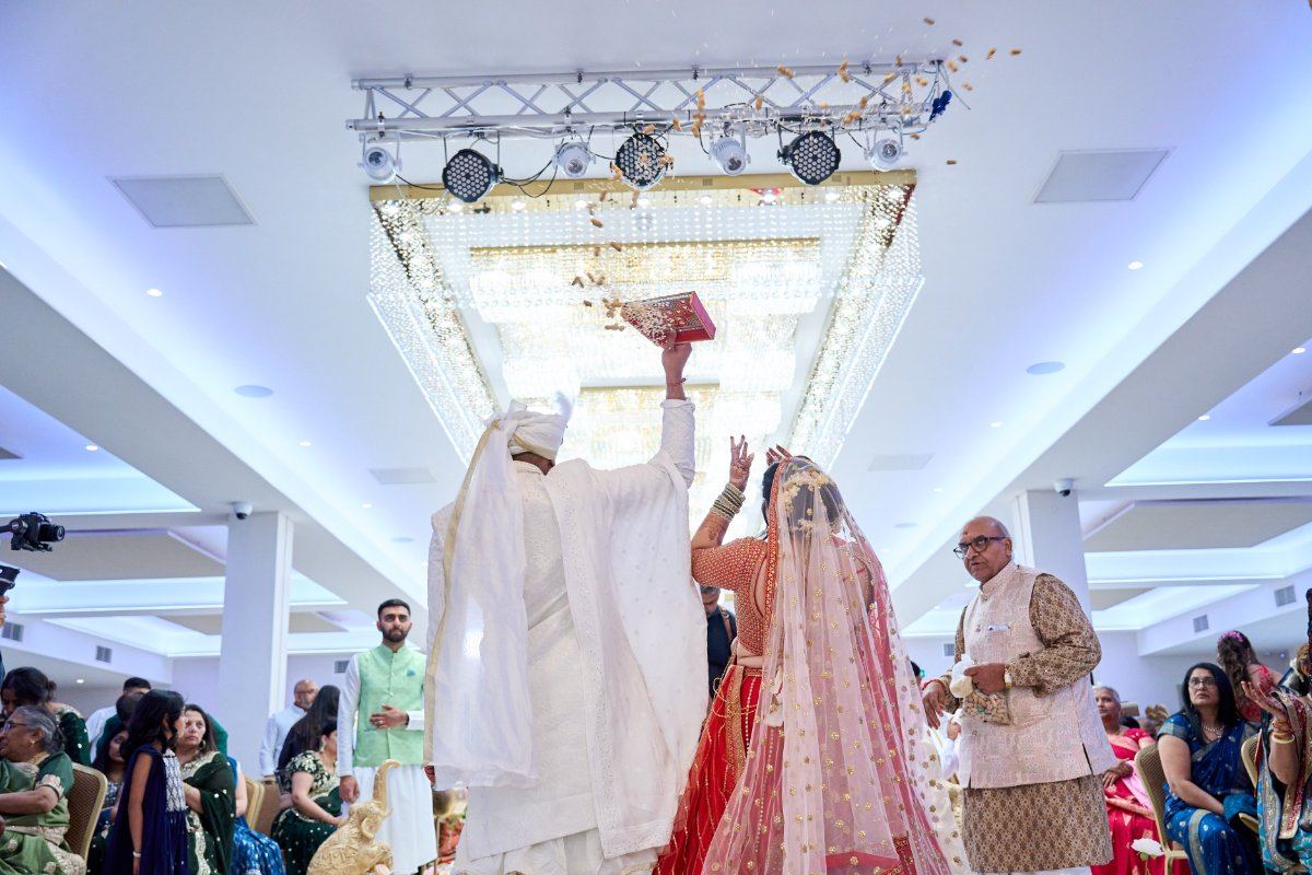 Vandna & Kiran wedding at Willesden temple — Asian wedding photography by Heston Photo