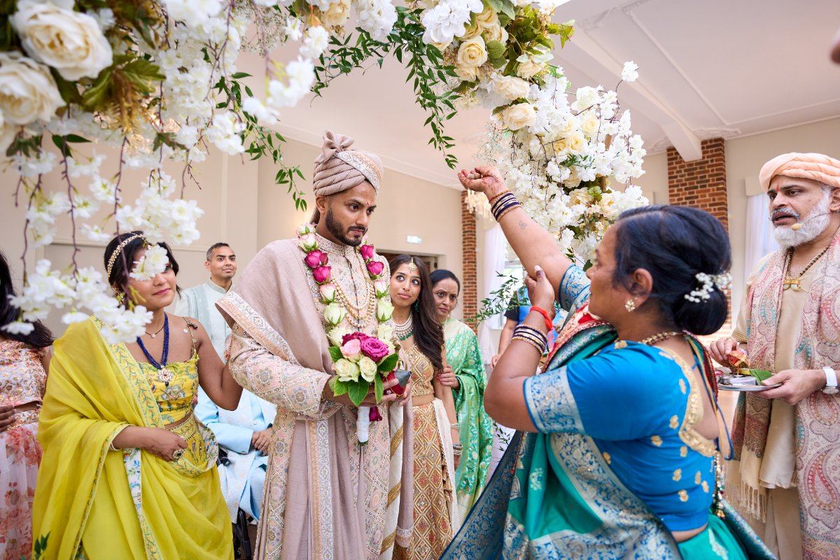 Vishal & Tulsi wedding at Offley Place — Asian wedding photography by Heston Photo